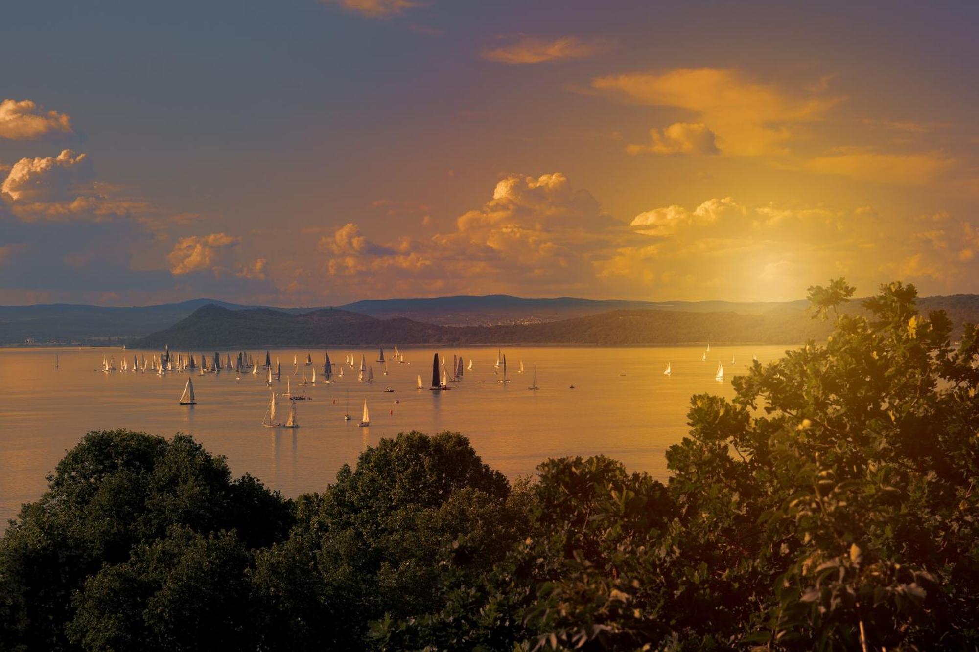 Lake Side Luxury Steps To The Lake Lela - Happy Rentals Balatonlelle Buitenkant foto