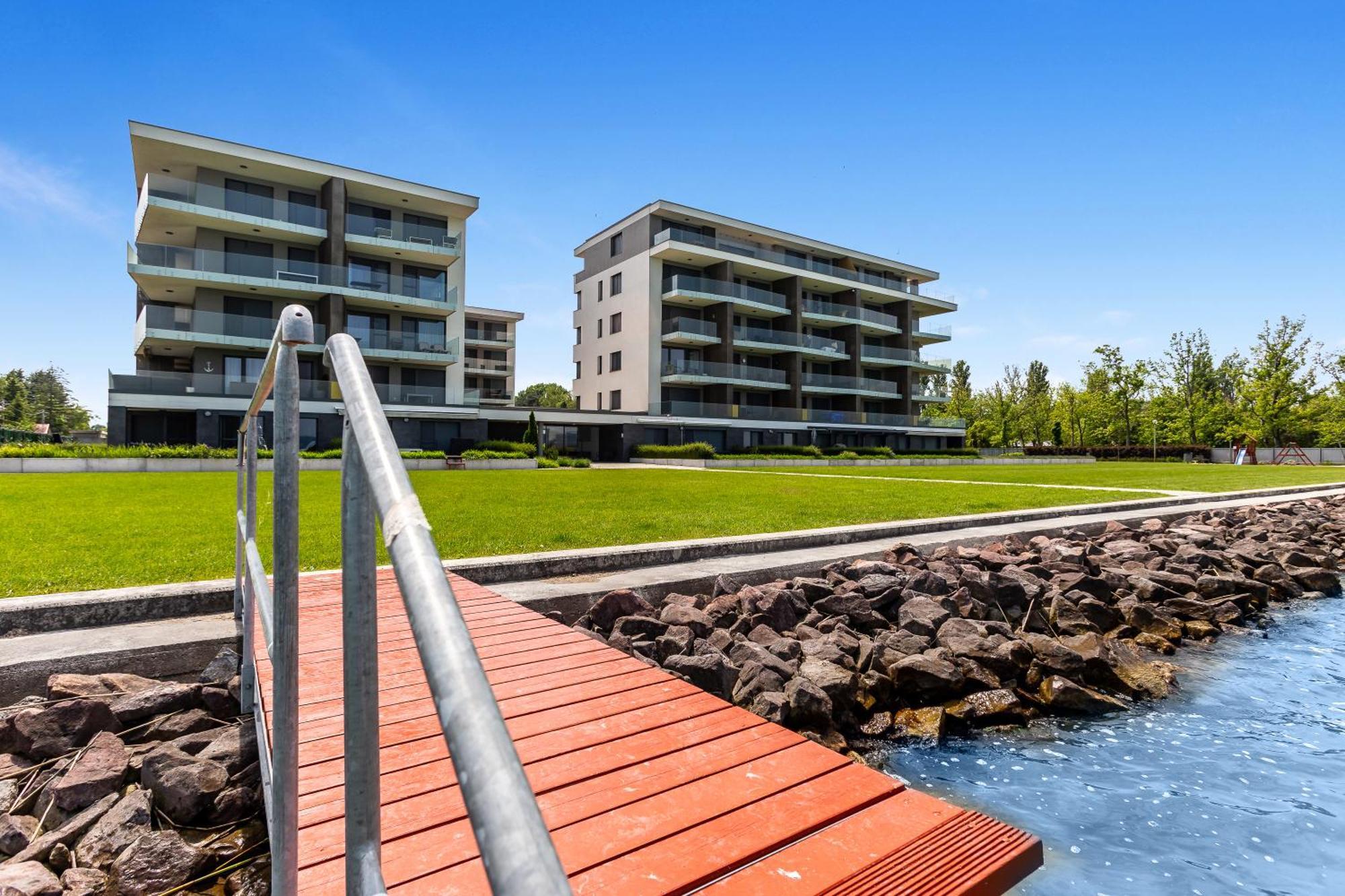 Lake Side Luxury Steps To The Lake Lela - Happy Rentals Balatonlelle Buitenkant foto