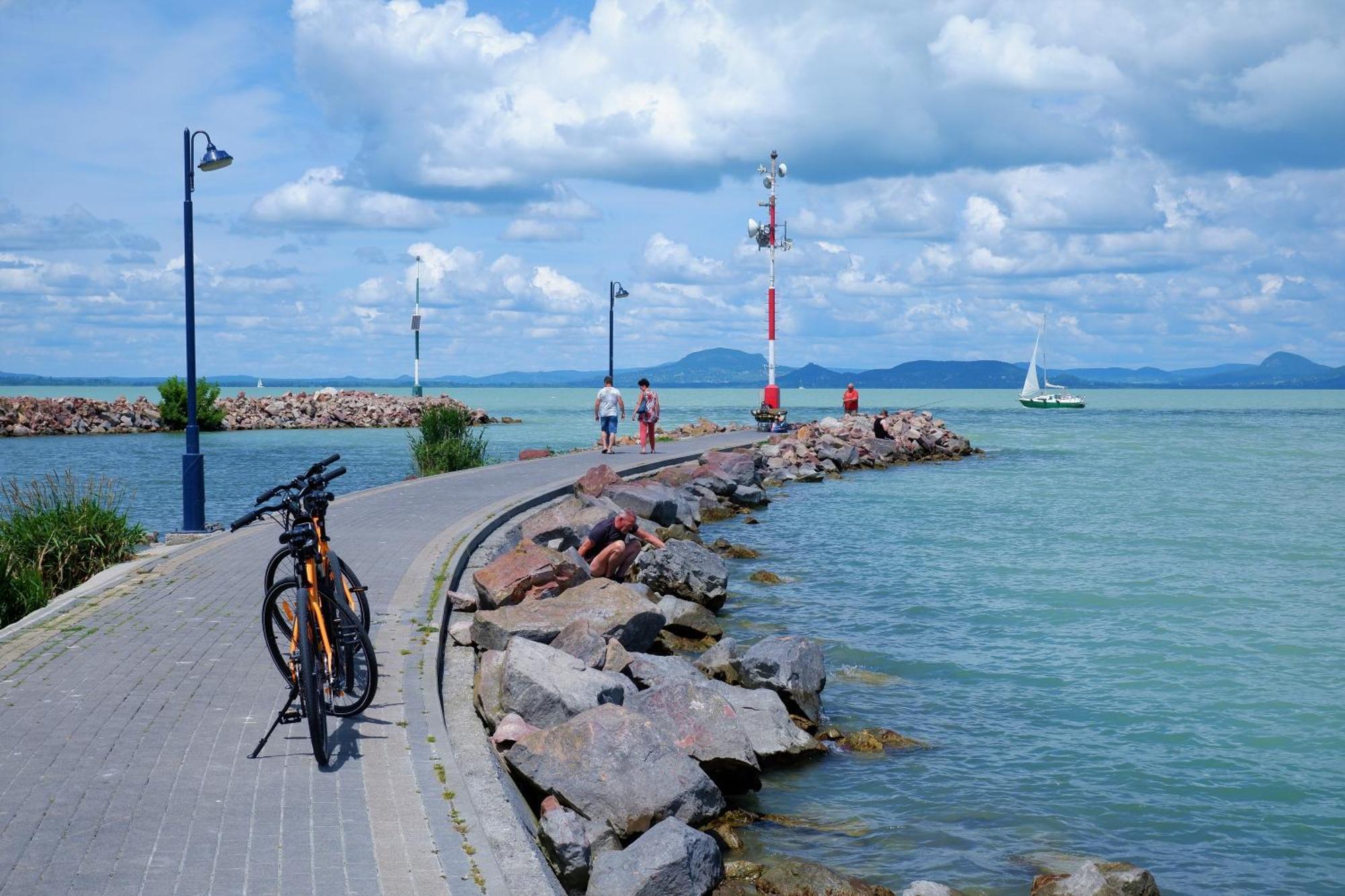 Lake Side Luxury Steps To The Lake Lela - Happy Rentals Balatonlelle Buitenkant foto