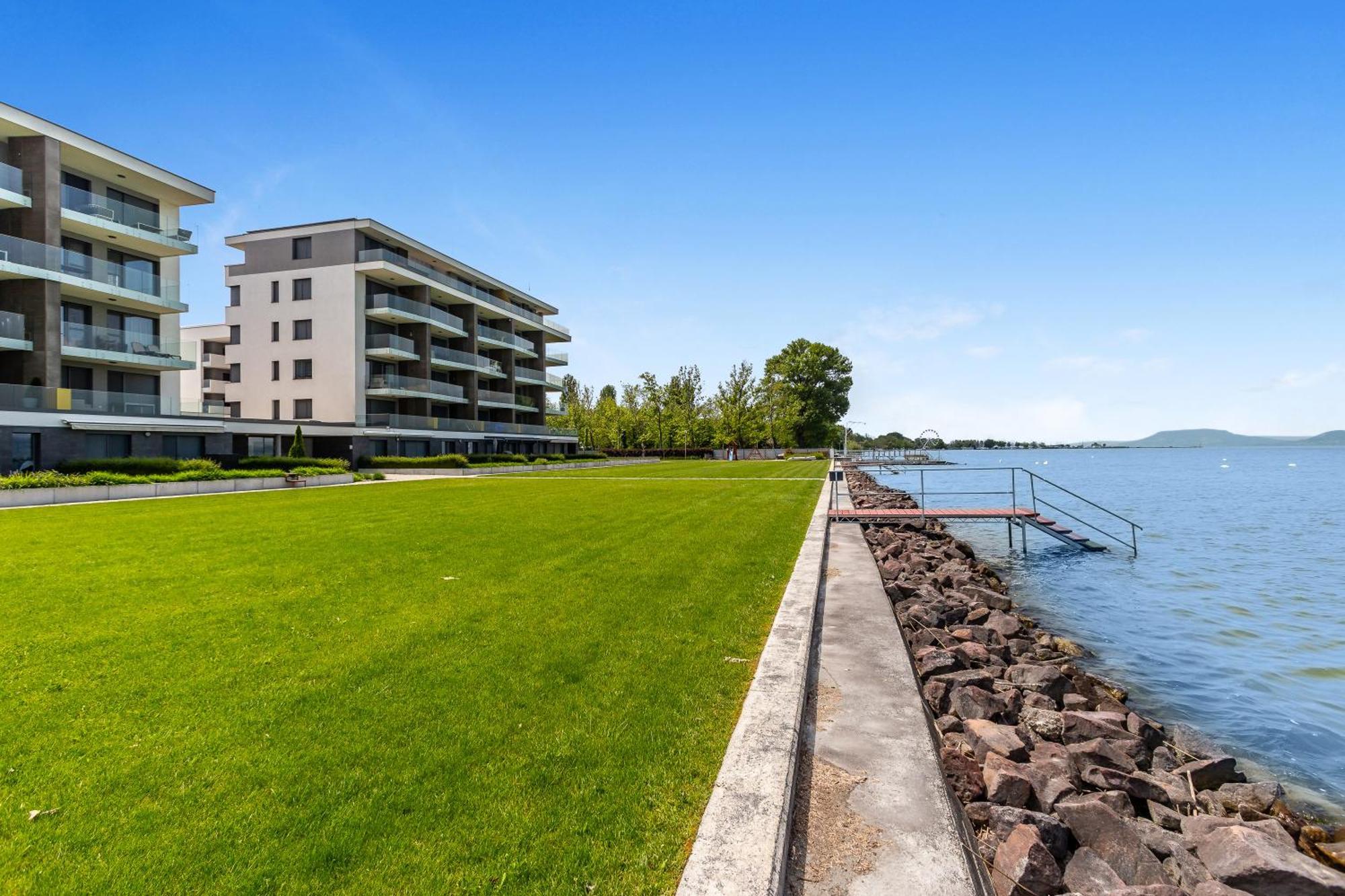 Lake Side Luxury Steps To The Lake Lela - Happy Rentals Balatonlelle Buitenkant foto